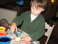 April 2007: Decorating Easter eggs