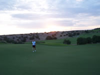 Sept 2007: Cyndi not sinking a 40 footer.